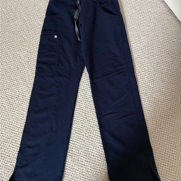 FIGS women’s Kade scrub pants - Picture 2 of 3